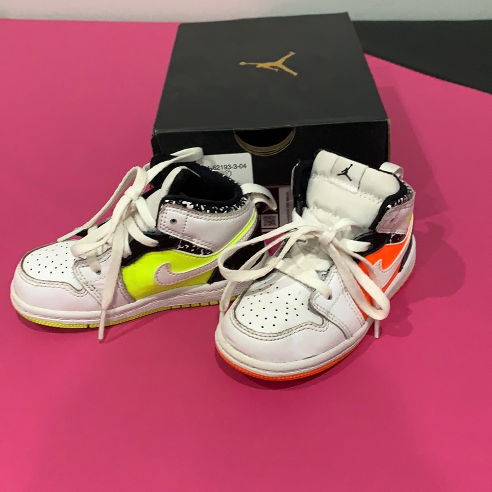 Youth Jordan 1 mid